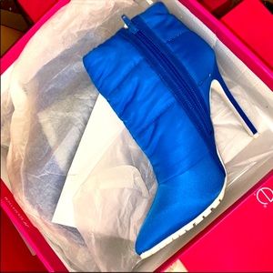Shoe Dazzle  Kyli Puffer Booties 💙